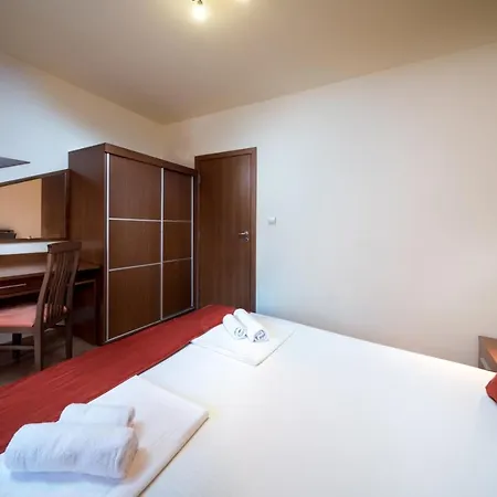 Aurelia Complex 3*