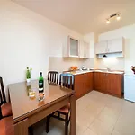 Aurelia Complex 3*