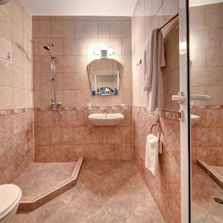 Aurelia Complex Ravda