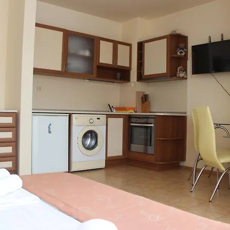 Aurelia Complex Равда