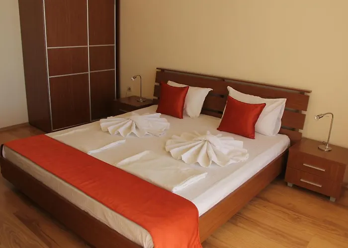 Aurelia Complex Равда